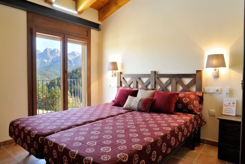 Apartamento Rústico: habitación con vistas al Cadí