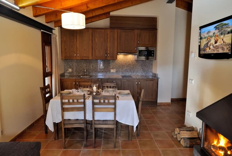 Apartament Rústic: cuina i menjador